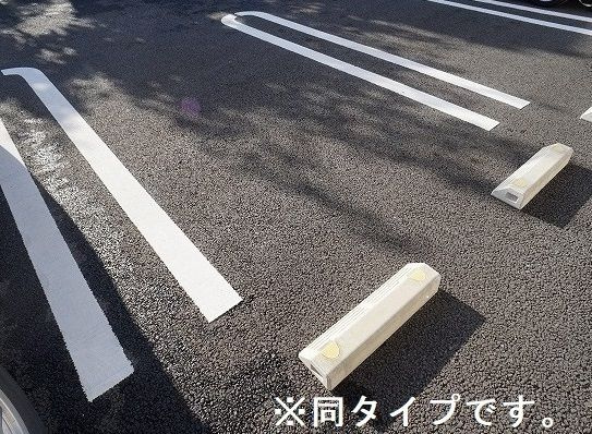 リヴァーサイド　ヴィラの駐車場|同シリーズのお写真です。