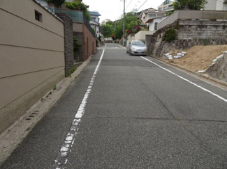 【前面道路含む現地写真】 | 川西市緑台１丁目7の105　建築条件無土地