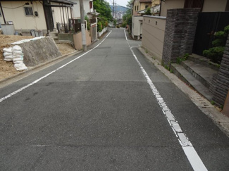 【前面道路含む現地写真】 | 川西市緑台１丁目7の105　建築条件無土地