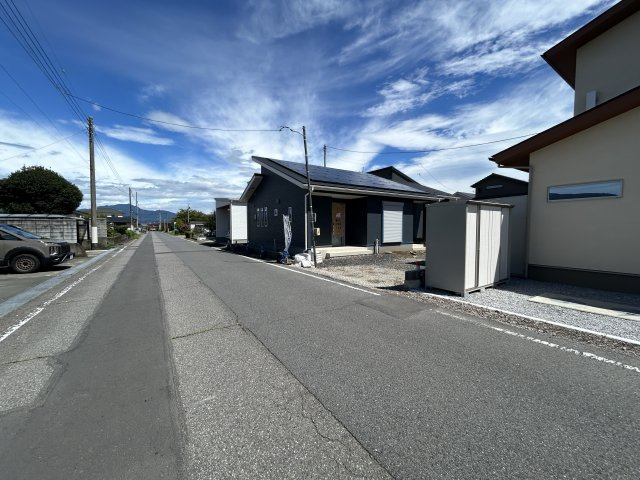 新築　渋川市半田第8　1号棟の前面道路含む現地写真|現地写真　西側接道幅員約7ｍ　東側接道幅員約4.5ｍ	