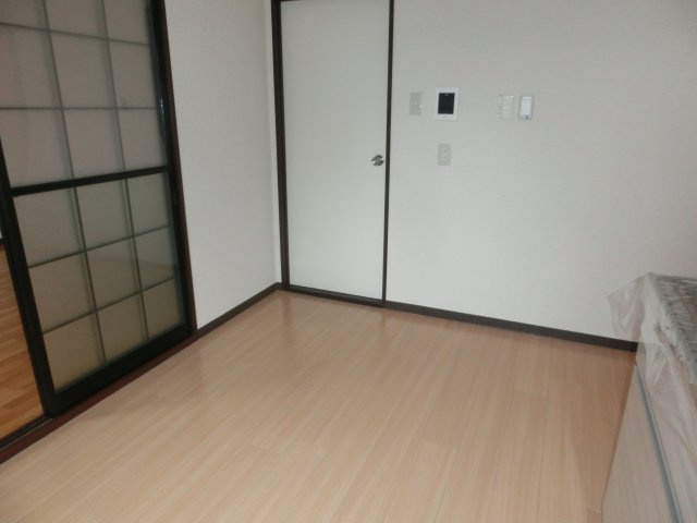 ジュネス栗原の居間・リビング