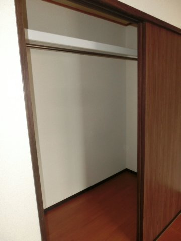 ジュネス栗原の収納|クローゼット