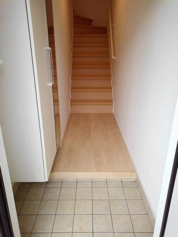 アミティエ　三本松　２号館の玄関|シンプルで使いやすい玄関です