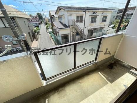 三鷹市牟礼６丁目のアパートのバルコニー