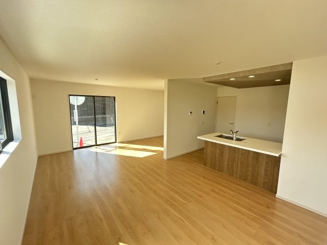 【居間・リビング】 | 東海市加木屋町1期二号棟【仲介手数料0円】