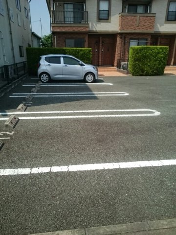エレガンツァの駐車場|カースペースがあります
