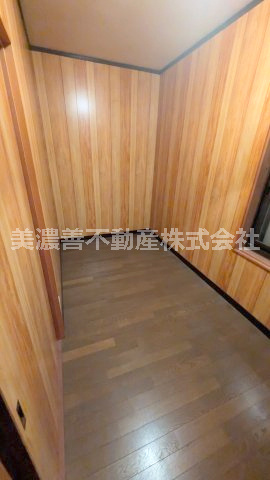 ６６５３９　岐阜市一日市場北町中古戸建ての収納