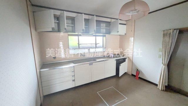 ６６５３９　岐阜市一日市場北町中古戸建てのキッチン