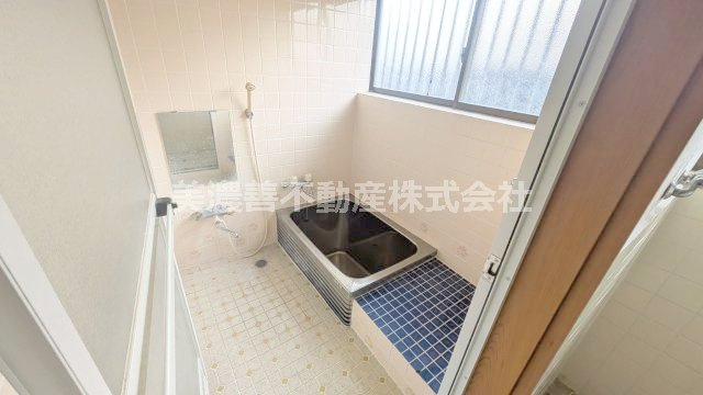 ６６５３９　岐阜市一日市場北町中古戸建ての浴室