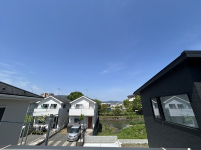 【展望】 | 大江１丁目　１号地 | 青い空が広がる開放的なバルコニー。日差しを遮るものがないので、洗濯物も乾きやすいです。