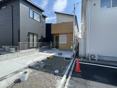 【外観】 | 大江１丁目　１号地 | 街に溶け合う美しい景観を生みだし、採光や風通しを考えて設計された間取り。