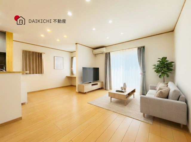 【居間・リビング】 | 行田市大字持田　中古戸建 | ※CGで加工しています。※家具付き販売ではございません。