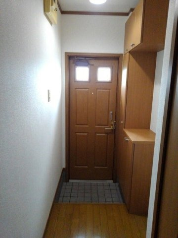 サイレントパレス一条の玄関|収納もある玄関です