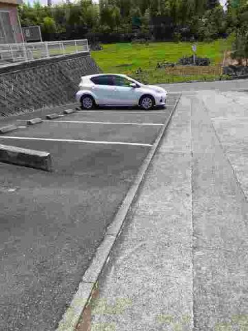 ビューパレス一条の駐車場|駐車場があるので、車を買う予定の方も安心です