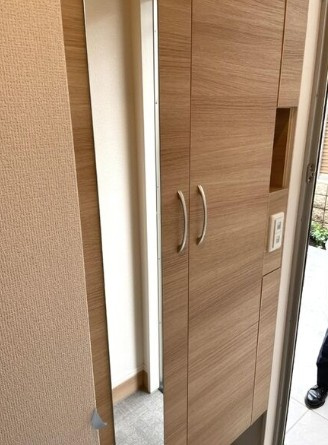 アンジュール西落合の玄関