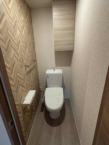 ☆温水洗浄・暖房便座付きトイレです☆