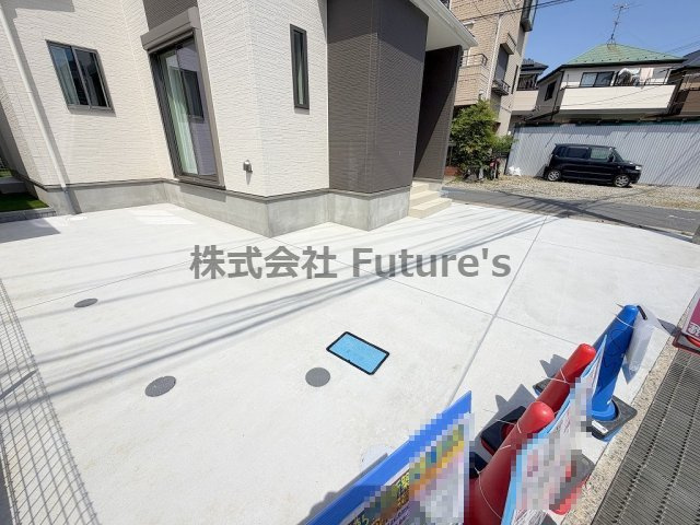 三郷市戸ケ崎5丁目　新築戸建　全10棟　C号棟の駐車場|家族の車＋来客用にも便利な2台駐車可能