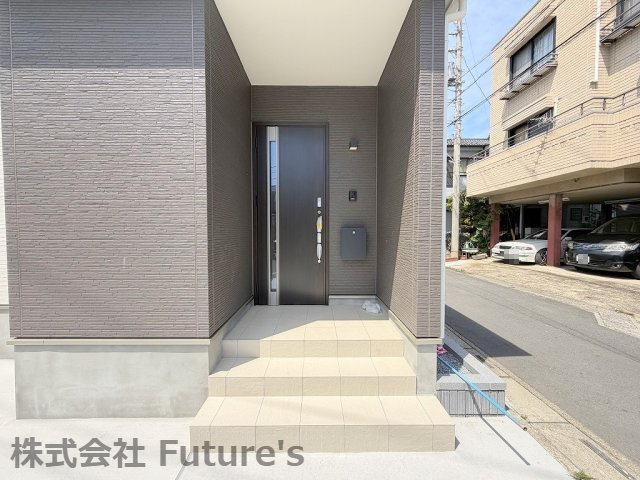 三郷市戸ケ崎5丁目　新築戸建　全10棟　C号棟のエントランス|玄関アプローチ