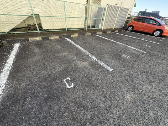 エード白川の駐車場