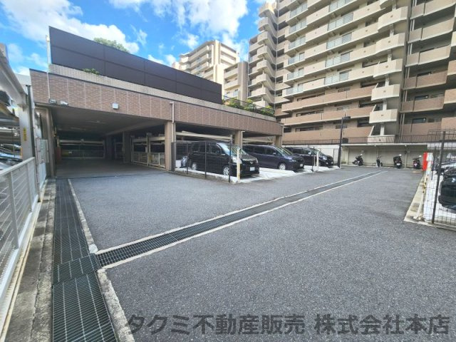 モンセーヌ住吉川公園　1番館　の駐車場|敷地内駐車場空有　2台目もOK（高さ制限あり）