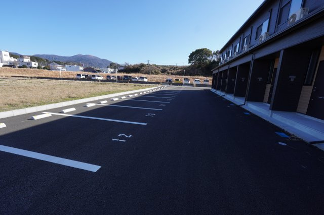 Cross　B棟の駐車場