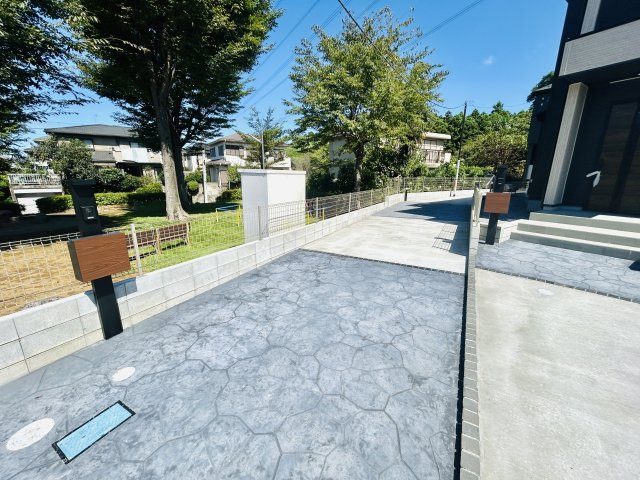 グラファーレ四街道市千代田３丁目６期の前面道路含む現地写真