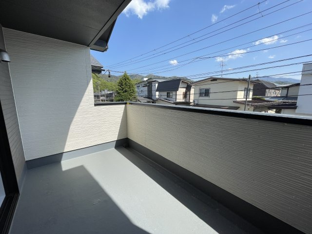 【バルコニー】 | 【新築分譲住宅　～ LIGARE　リガーレ～　】寒河江市日田　1期1棟 | 広いバルコニーは、暮らしの中での光と風を演出してくれています。見事なまでの開放的な空間をお楽しみください。