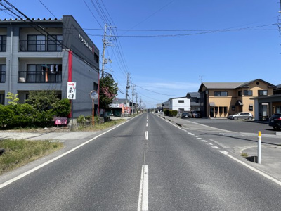 【前面道路含む現地写真】 | 【新築分譲住宅　～ LIGARE　リガーレ～　】寒河江市日田　1期1棟 | 前面道路は、西側が公道幅員10.0ｍ、北側が公道幅員約6.0mで広々としています♪