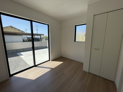 【洋室】 | 【新築分譲住宅　～ LIGARE　リガーレ～　】寒河江市日田　1期1棟 | リビング隣接の洋室です♪