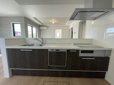 【キッチン】 | 【新築分譲住宅　～ LIGARE　リガーレ～　】寒河江市日田　1期1棟 | お料理を効率的に、楽しく。ママの毎日のお料理を効率的にしてくれる動線は「１分でも家事の時間を短縮したい」という思いを叶えてくれます(*^-^*)