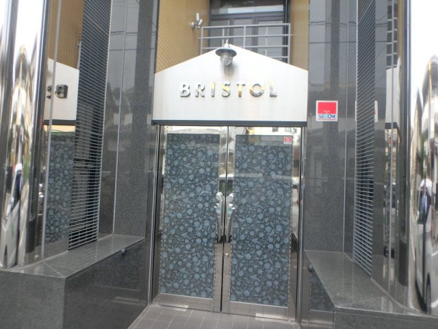 【エントランス】 | ＢＲＩＳＴＯＬ | 建物入り口