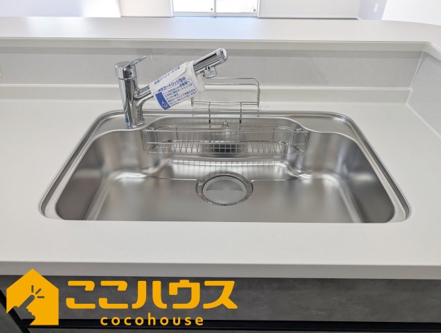 南城市玉城親慶原　新築戸建て　全2棟　2号棟のキッチン|洗い物のしやすいワイドシンク