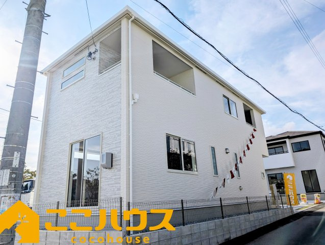 南城市玉城親慶原　新築戸建て　全2棟　2号棟の外観|直線的なフォルムが美しいモダンな外観デザイン