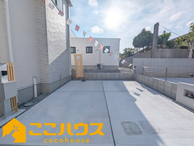 南城市玉城親慶原　新築戸建て　全2棟　2号棟の駐車場|駐車スペース3台　※車種によります