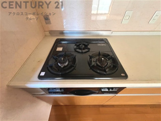 多数の調理器具を同時に使用でき、料理の効率化が可能。省エネで節約になり、様々な料理スタイルに適応できます。また、火力調整が独立しており、手入れや掃除もしやすく、今よりもっとお料理が楽しくなるかも。