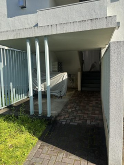 【その他】 | 鶴川２丁目団地 | ベビーカーや傘をたたむとき、屋根があるスペース助かります。