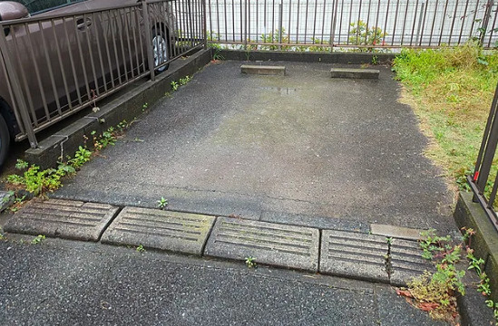 小林貸家の駐車場