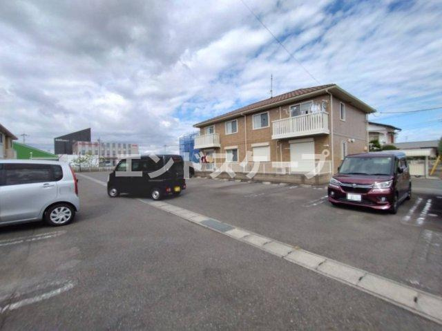 グランディールMⅢの駐車場|高崎、前橋のお部屋探しはエンドスケープまで！お客様の理想お聞かせ下さい♪