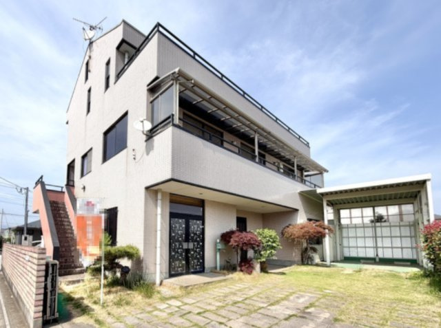 【中古戸建】渋川市半田の外観|■外観｜土日のご見学はもちろん、平日・夜間のご案内も大歓迎です♪「今から見たい」や「仕事終わりに見たい」にもご対応できますのでお気軽にお問い合わせください♪