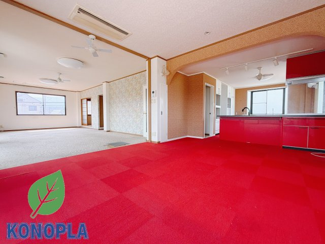 【中古戸建】渋川市半田の居間・リビング|■リビング｜毎日の家族とのご飯も大切に、充実できるようオシャレなダイニングキッチンをご用意しました♪より家族との絆も深まります＾＾