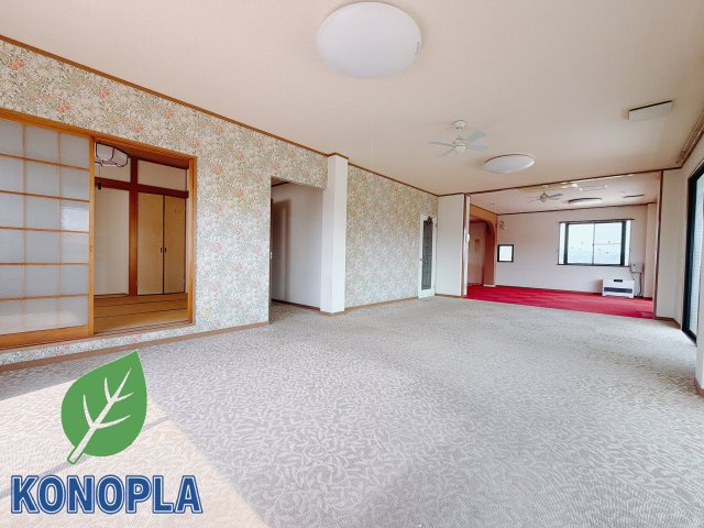 【中古戸建】渋川市半田の居間・リビング|■リビング｜家族でゆったりくつろげる、居心地の良いリビング♪賃貸と違って、テレビや音楽の音を気にしなくて良いことが嬉しいですね(*＾＾*)