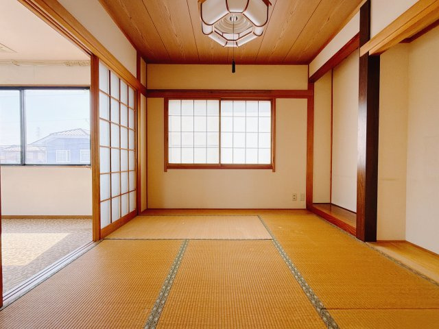【中古戸建】渋川市半田の和室|■和室｜和室でしか味わえない畳ならではの香りや素材で和のやすらぎを感じてください♪休日はお子様とお昼寝するのにも最適です！