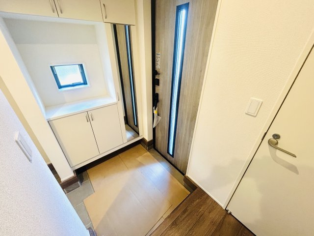 グラファーレ佐倉市井野３１期の玄関