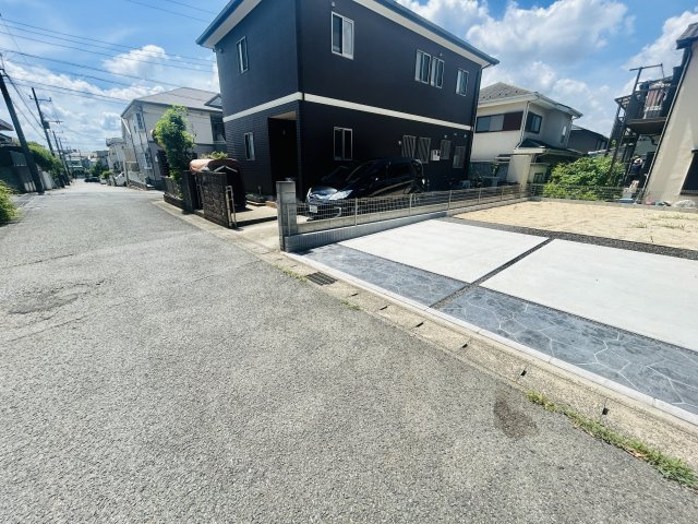 グラファーレ佐倉市井野３１期の前面道路含む現地写真