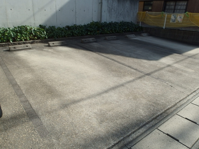 グレイスＣＨＩＥの駐車場