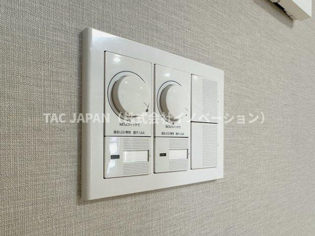 朝日江戸川橋マンションの居間・リビング|【間接照明】
光量をお調節できる間接照明を完備。