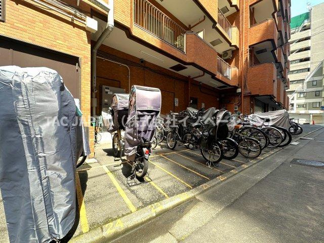朝日江戸川橋マンションの駐輪場|敷地内の駐輪場は月額500円/台でお使いいただけます。