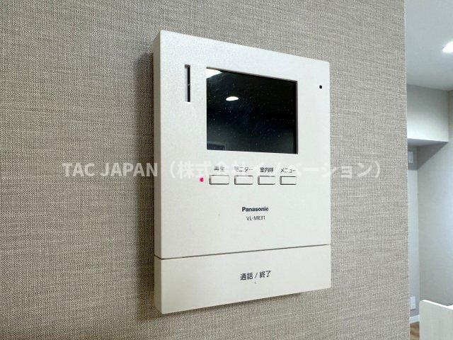 朝日江戸川橋マンションの防犯設備|【モニター付きインターホン】
来訪者をリビングから確認できモニターホンは現代防犯の要ですね。