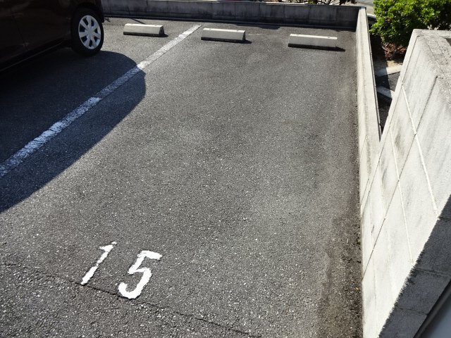 レオパレスエコハウス旺華の駐車場