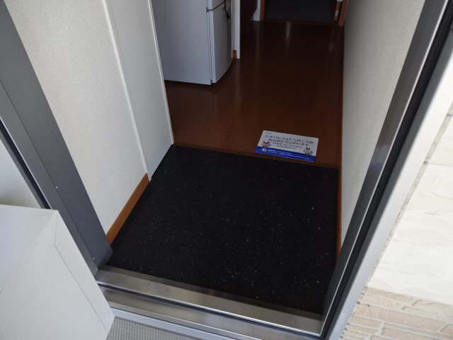 レオパレスエコハウス旺華の玄関
